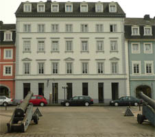 Am Schlosseingang